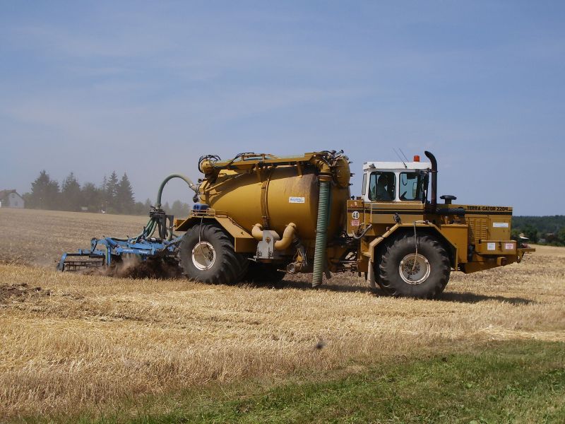 Terra Gator 2204 02.jpg